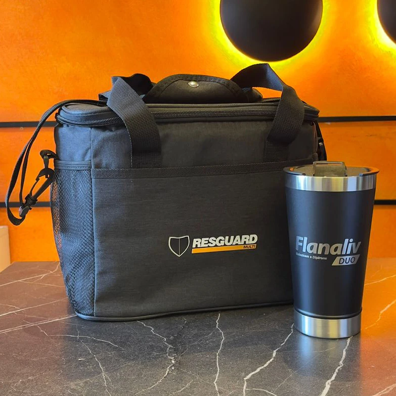 Copo térmico com tampa personalizado